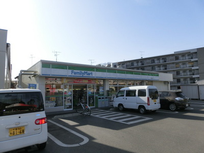 Convenience store. 270m to Family Mart (convenience store)