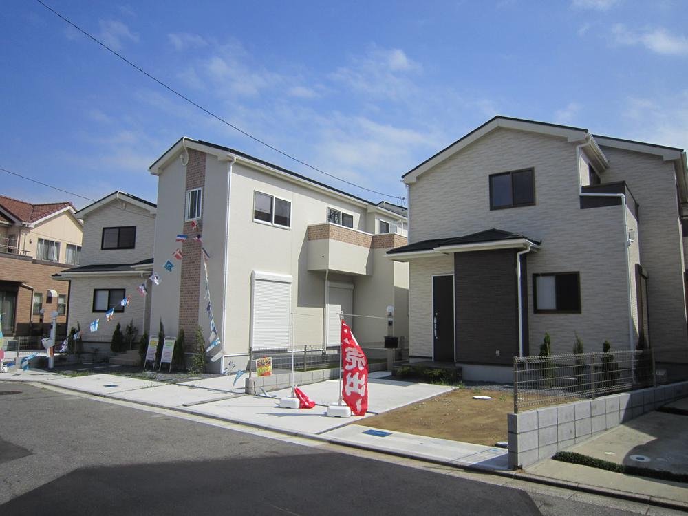 Local photos, including front road. Local (September 2013) Shooting