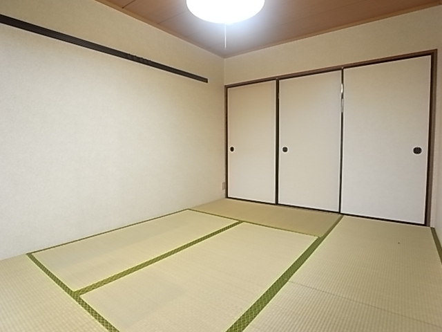 Other room space. Japanese-style room is calm!