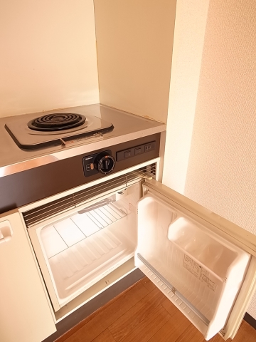 Kitchen. Happy with mini fridge ☆