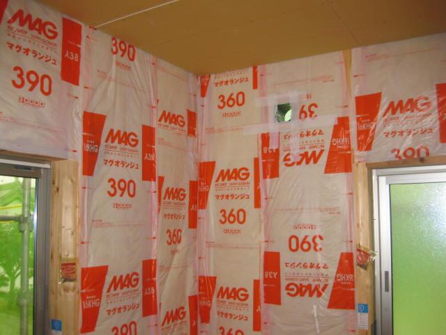 Other introspection. We packed pull the insulation material to the wall-to-wall. Heat ・ From the cold to keep the temperature of the room constant. (August 2013) Shooting