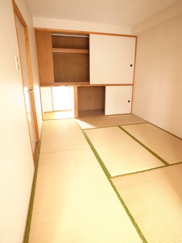 Living and room. Sense of relaxation of Japanese-style room!