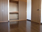 Living and room. It is plenty of storage ☆