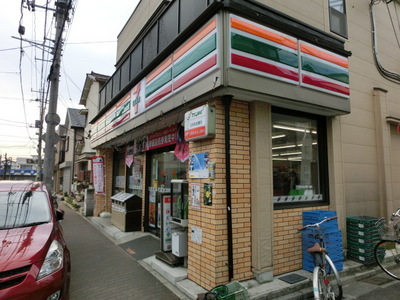 Convenience store. Seven-Eleven (convenience store) to 200m