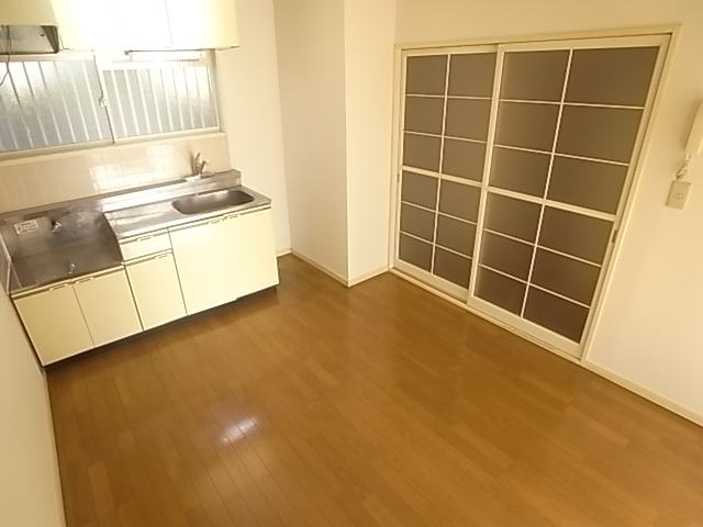 Other room space. Also spacious kitchen space ☆