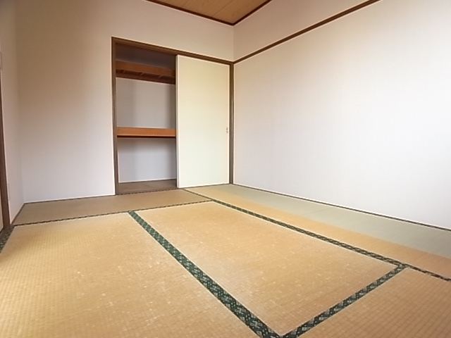 Other room space. Japanese-style room also has finished in the clean