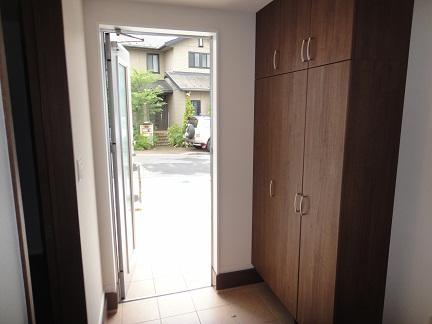 Entrance. Local (June 2013) Shooting