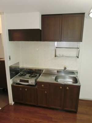 Kitchen. 2 mouth is with a gas stove