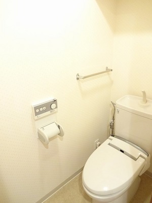 Toilet. Toilet happy cleaning ・ Heating is a feature with toilet seat.