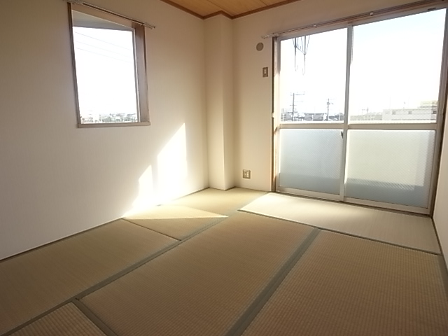 Other room space. Japanese-style room also is finished in beautiful