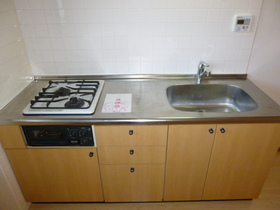 Kitchen. Recommended for self-catering school! System kitchen