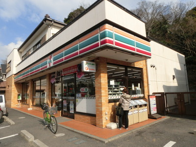 Convenience store. 530m to Seven-Eleven (convenience store)