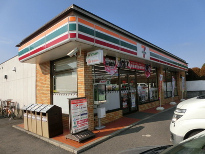 Convenience store. Seven-Eleven (convenience store) to 200m