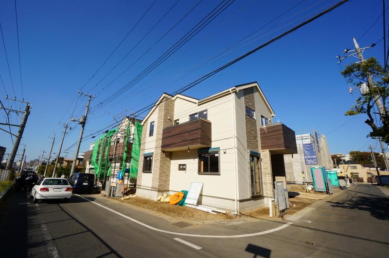 Local photos, including front road.  ■ The second phase is completed soon ■ Soga Station 10 minutes, Flat approach