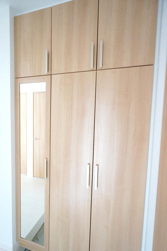 Receipt.  ■ Entrance storage with a mirror is tall type ■ In also installed shoes cloak, Also not brought into the room dirt of leisure goods!