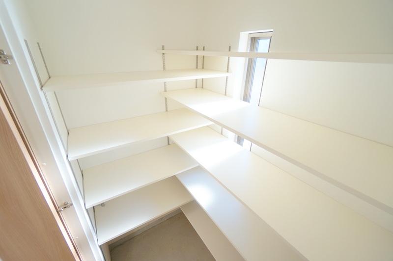 Entrance.  ■ Shoes cloak 1.5 Tatamidai ■ Safe stroller and folding bike because below is a dirt floor