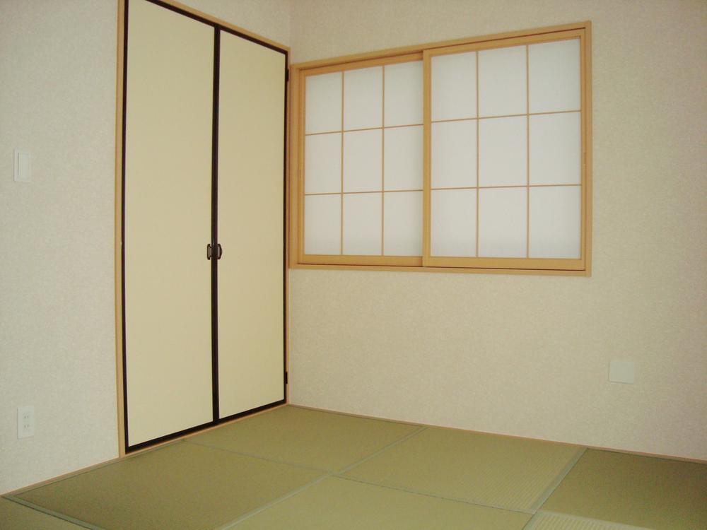 Non-living room. Spacious 6 Pledge ensure Tsuzukiai of Japanese-style room from the living room!