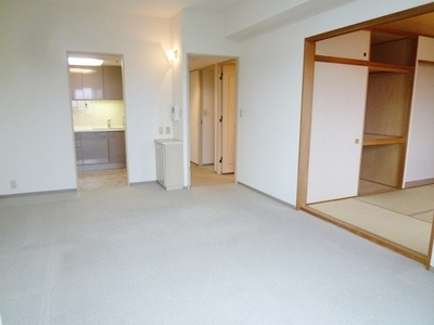 Living and room. This living room can be opened to use the Japanese-style room. Convenient because there is also a telephone stand