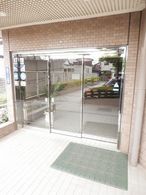 Entrance. Is a beautiful entrance of the condominium unique.