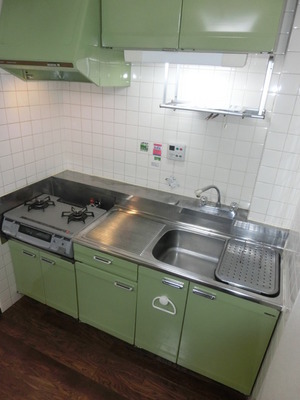 Kitchen. Two-burner stove Installed