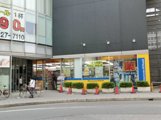 Dorakkusutoa. Matsumotokiyoshi Chiba center Mio 2 stores 182m to (drugstore)