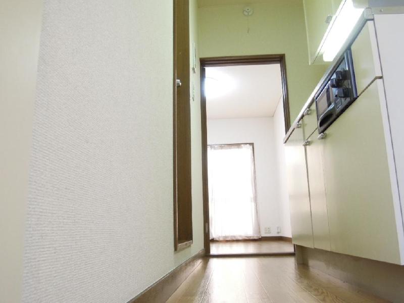 Other room space. It is waiting bright well-equipped space and opened the front door ・  ・  ・