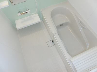 Bath. Bathtub spacious, It is with reheating