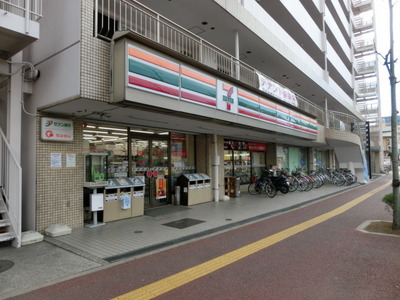 Convenience store. 610m to Seven-Eleven (convenience store)