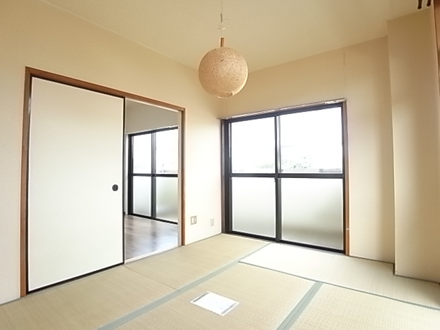 Other room space. Lighting surface rich second floor is also a corner room.