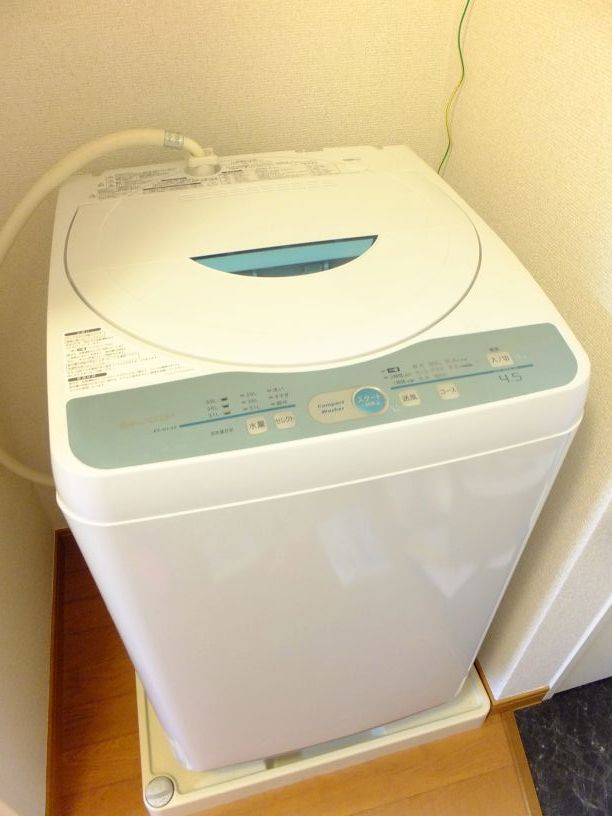 Other room space. Fully automatic washing machine