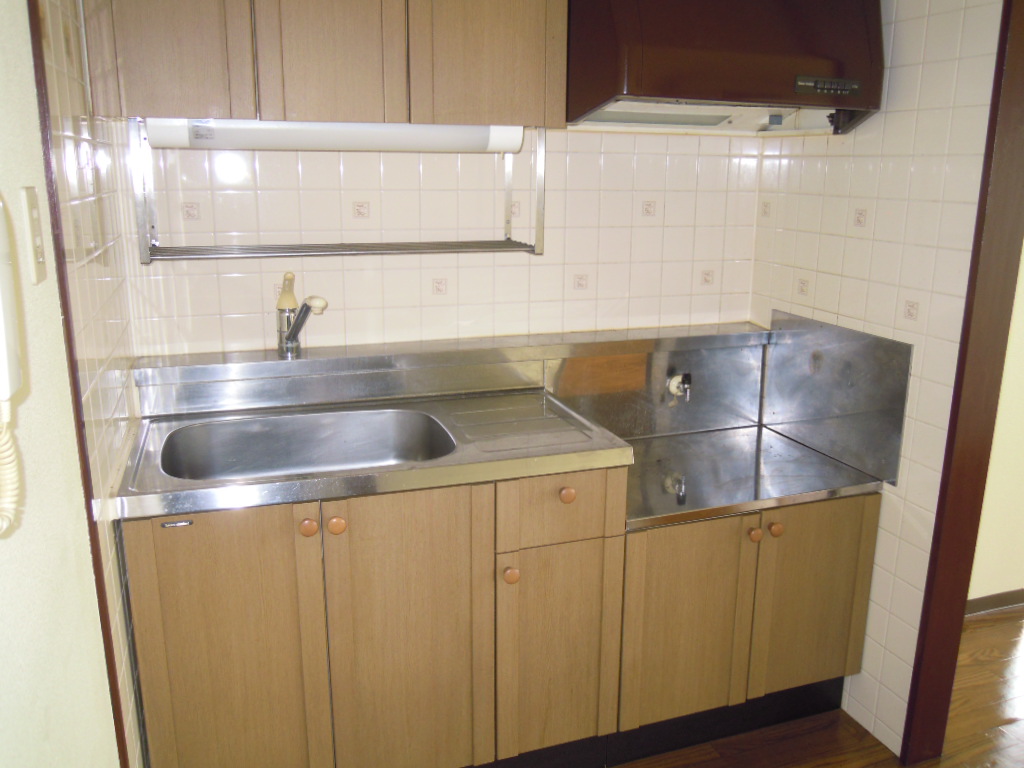 Kitchen. Gas stove can be used.