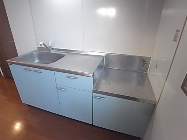 Kitchen. Two-burner stove is can be installed ☆