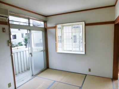 Living and room. Bright Japanese-style room 6 quires two-plane daylight