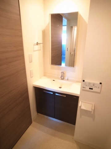 Washroom. Stylish interior! Come enjoy! (A separate room is a picture of the same type room)