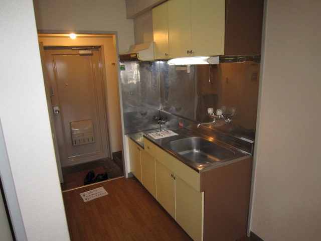 Kitchen. Two-burner stove installation Allowed