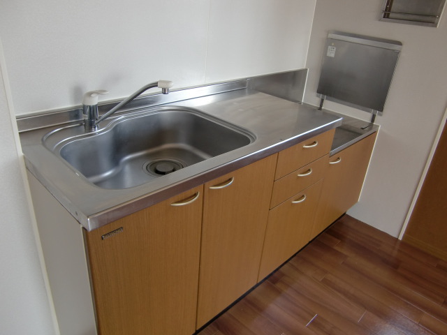 Kitchen. The kitchen is two-burner stove installation Allowed!