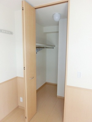 Receipt. Spacious walk-in closet