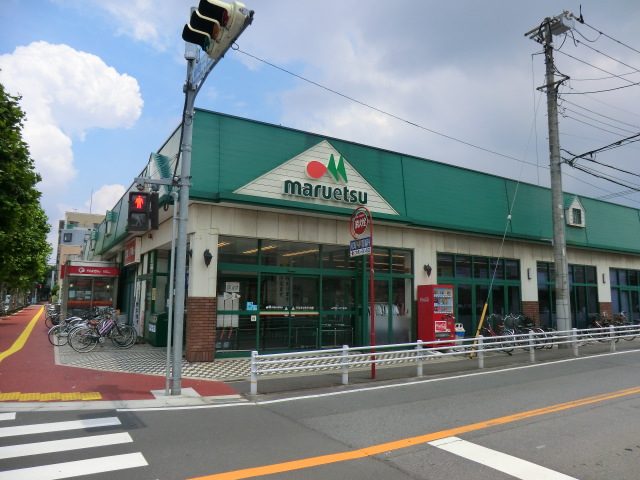 Supermarket. Maruetsu to (super) 950m