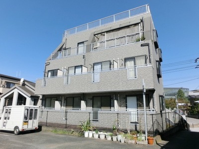 Building appearance. Supermarket within walking distance, There convenience store.