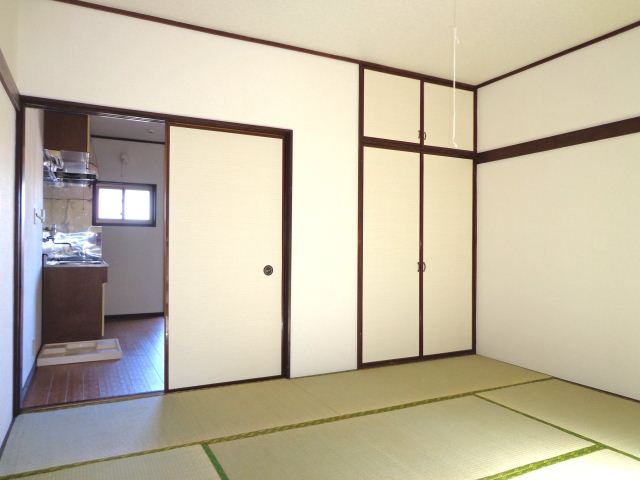 Living and room. Japanese-style room 8 quires