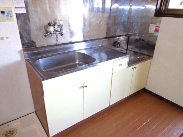 Kitchen. kitchen Gas stove can be installed