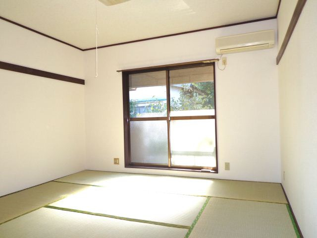 Living and room. Japanese-style room 8 quires