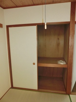 Receipt. Closet of the Japanese-style room is located minutes between 1