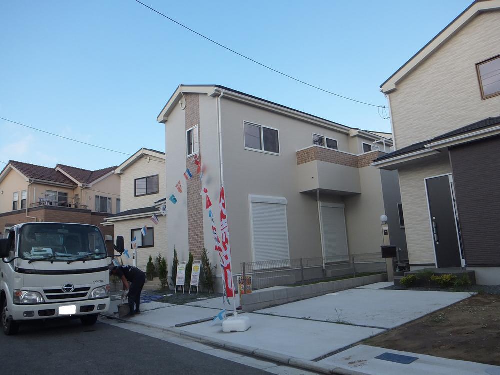 Local appearance photo. Local (10 May 2013) Shooting