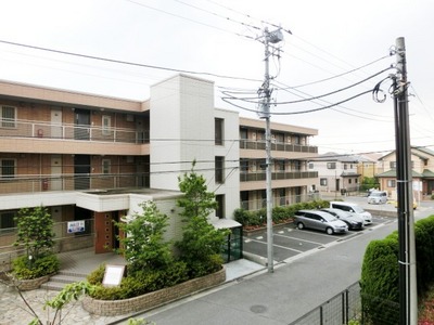 View. The surroundings are residential area. (2F image)