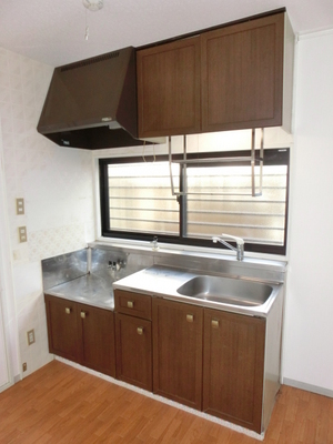 Kitchen. Gas stove can be installed kitchen