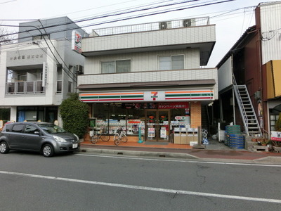 Convenience store. 550m to Seven-Eleven (convenience store)