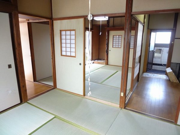 Other room space. Japanese-style room, which is through