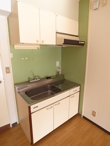 Kitchen.  ☆ kitchen ☆ (It is a photograph of the same building 218, Room)