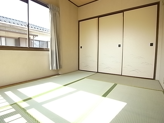 Other. Japanese-style room is also bright rooms